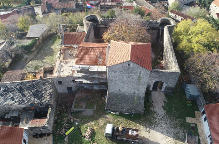 Opremanje depoa Zavičajnog muzeja Benkovac