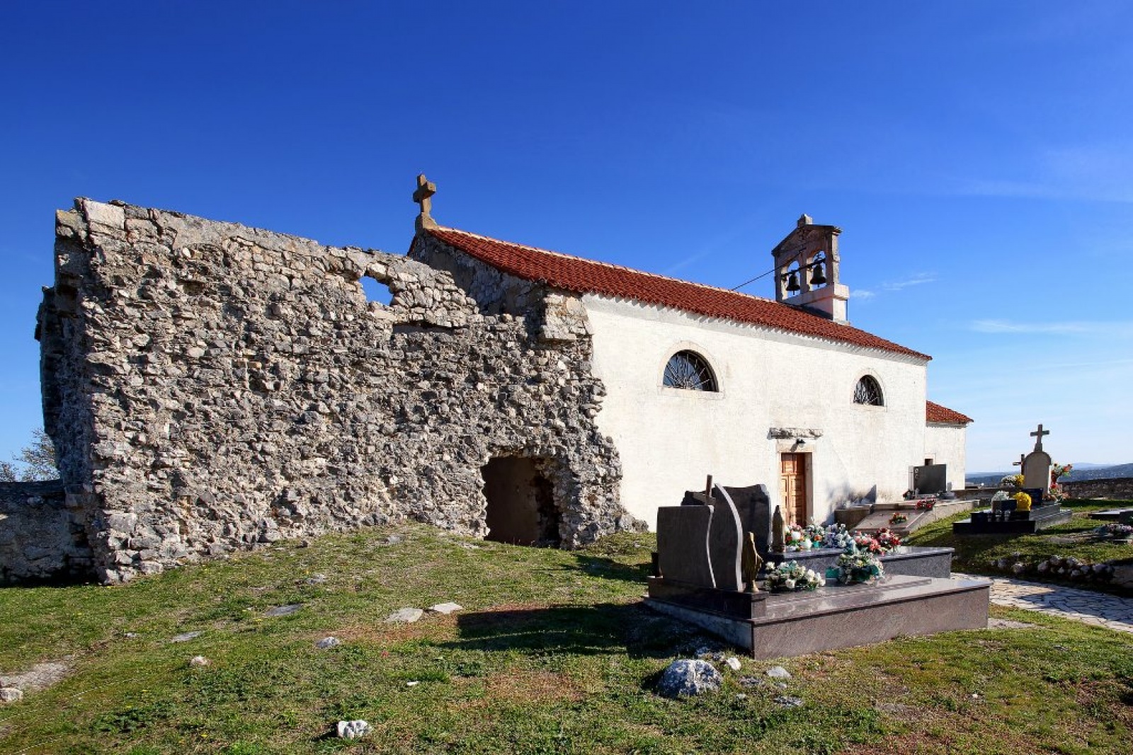 Fort Remains and the Church of St. John the Baptist at the Locality Gradina in Tinj, Benkovac, Ravni Kotari